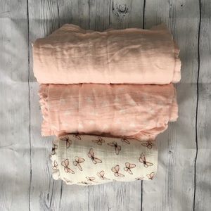 3 Muslin Blankets 🌸